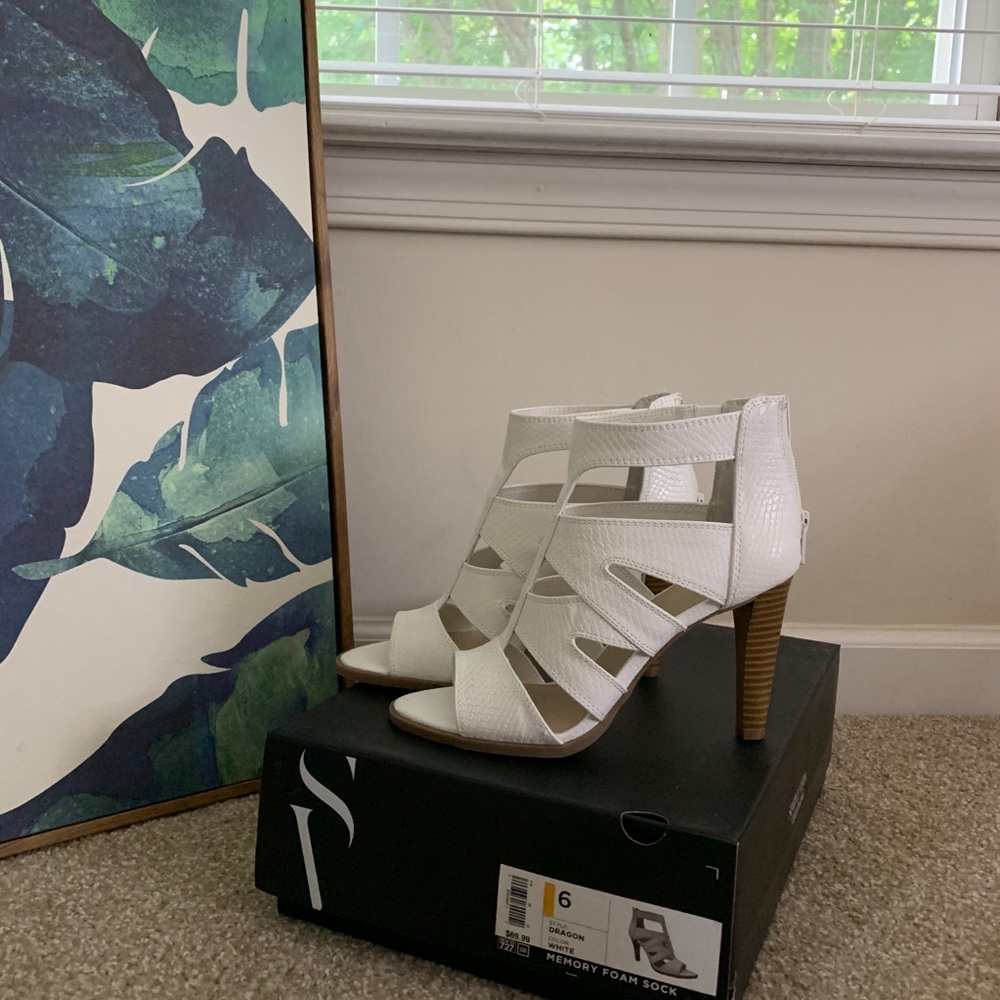 NWT Simply Vera Wang White Heels